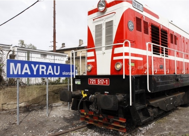 vlakem na Mayrau